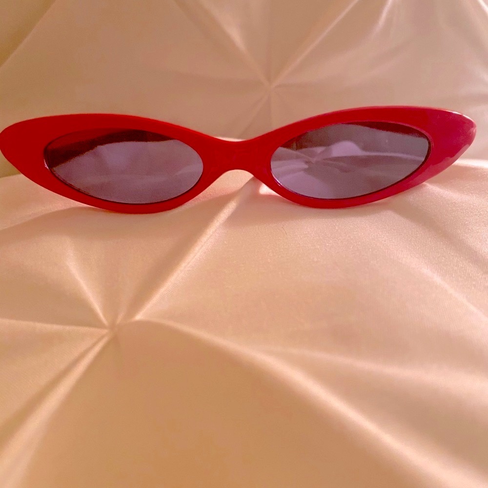 NEW RED RETRO SUNGLASSES